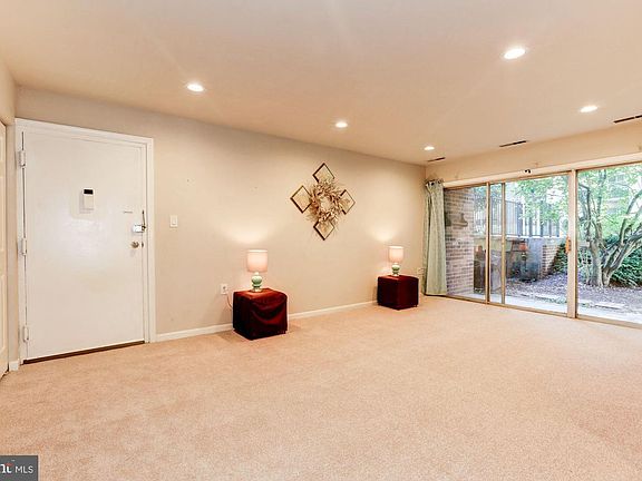 2nd image of 878 College Pkwy #10