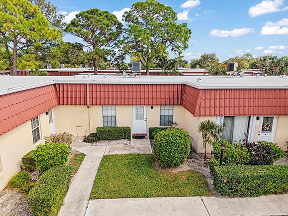 2nd image of 871 Worecester Lane