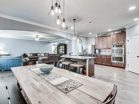 3rd image of 2911 Canyon Glen Way
