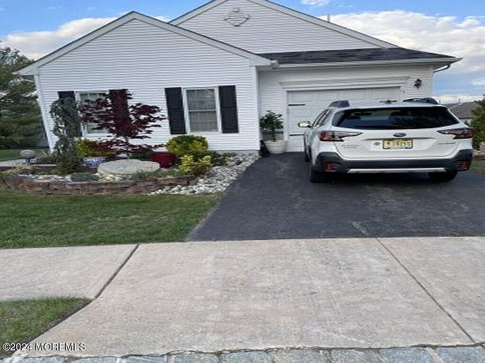 1st image of 11 Chaminox Court