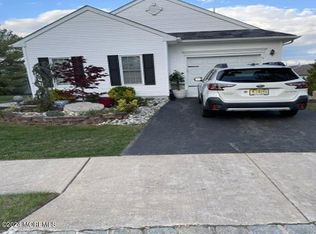 11 Chaminox Ct, Manchester Township, NJ 08759