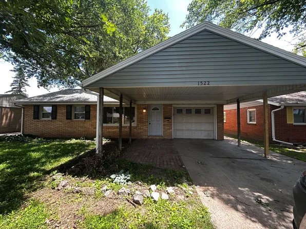 1522 Howard Ct, Pekin, IL 61554