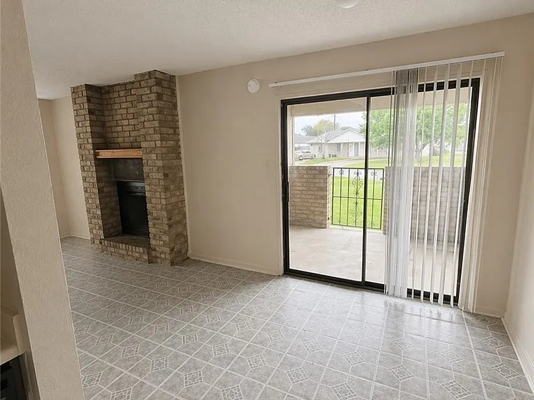 1813 Cedarhill Dr #B — Photo 6