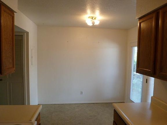 4th image of 12 Pineridge Ct