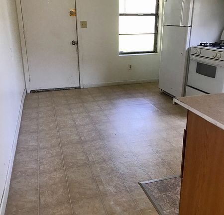 2nd image of 223 N 13th St #A