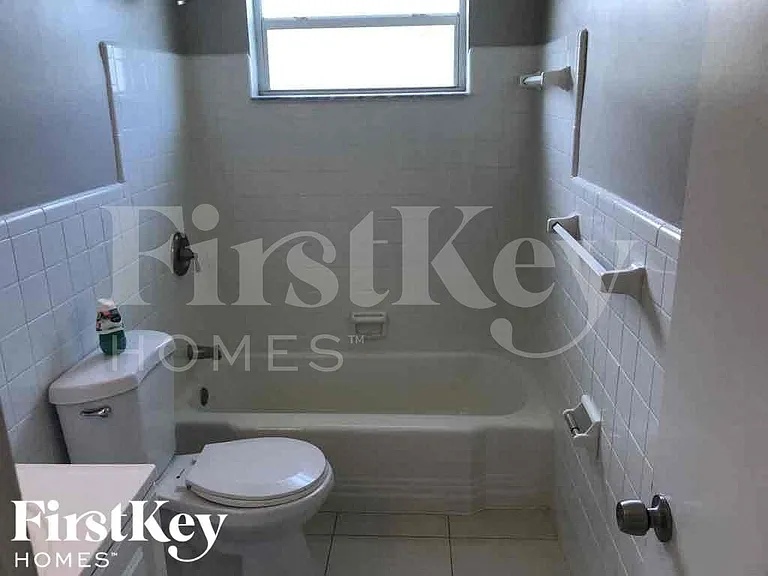 3430 N 72nd Ter — Photo 9