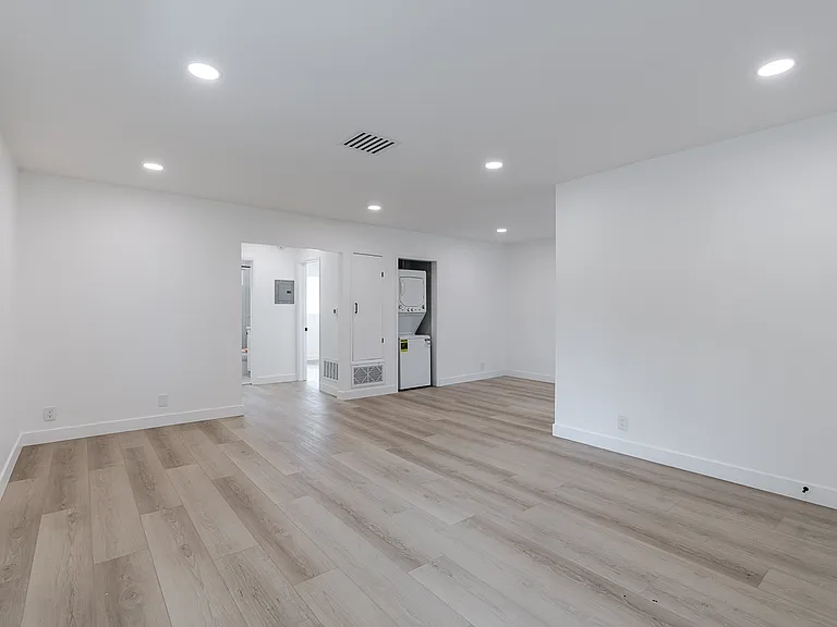 11457 Venice Blvd #5 — Photo 3