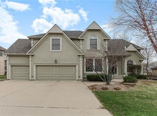 5831 Manor Dr, Kansas City, MO 64152