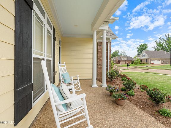4th image of 2319 Saint Ives Ln