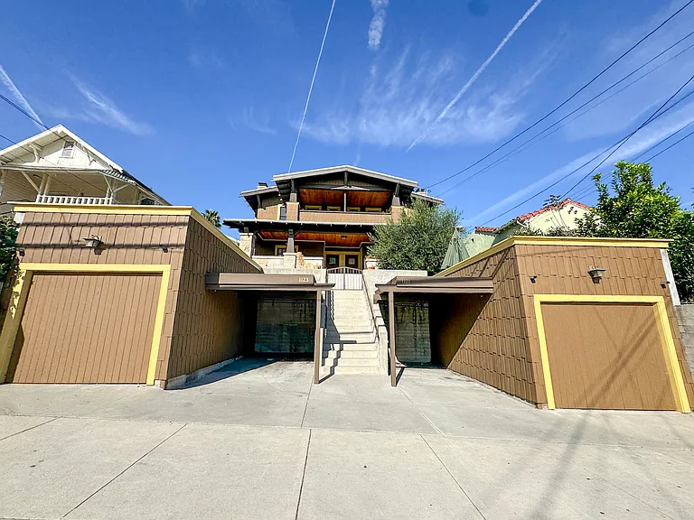 1123 Marion Ave — Photo 4