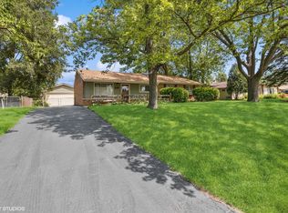 240 Edgehill Dr, Bolingbrook, IL 60440