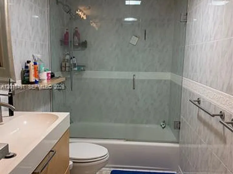555 NE 15th St #19E — Photo 31