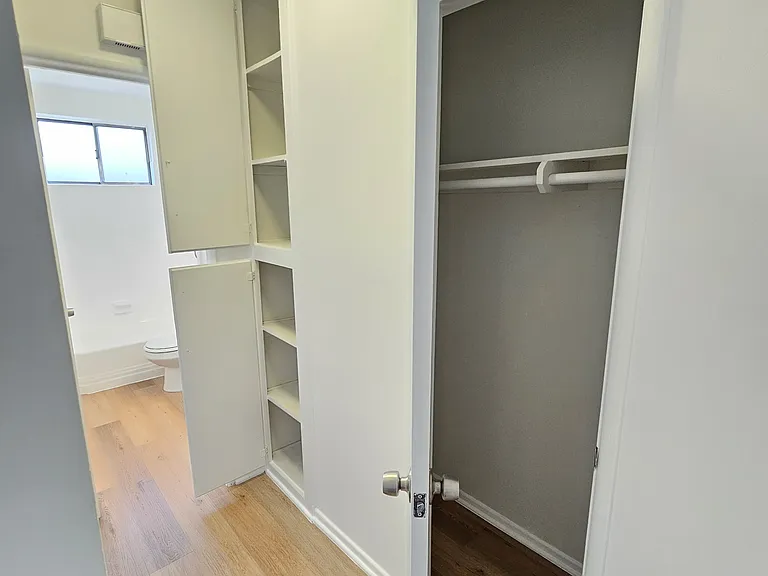 910 N Orange Grove Ave — Photo 9