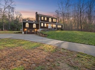 17 Descheneaux Ln, Tyngsboro, MA 01879