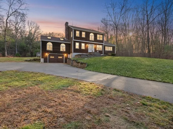 17 Descheneaux Ln, Tyngsboro, MA 01879