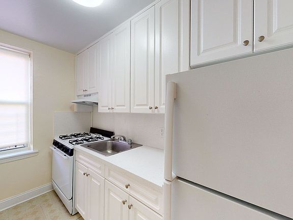 5th image of 2050 21st Dr APT 1C