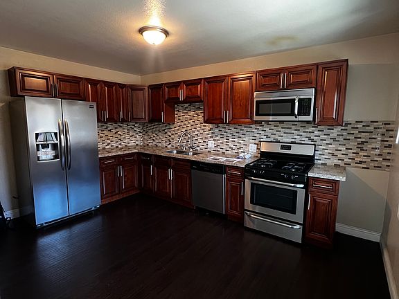 2nd image of 1325 E 7th St APT 9