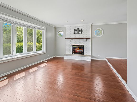4th image of 17008 Forest Ave