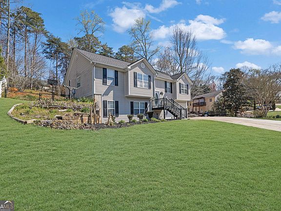 3rd image of 2932 Lake Hollow Rd