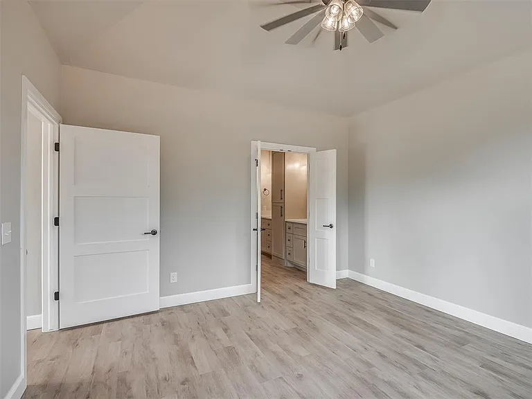 924 Kyle Dr — Photo 15