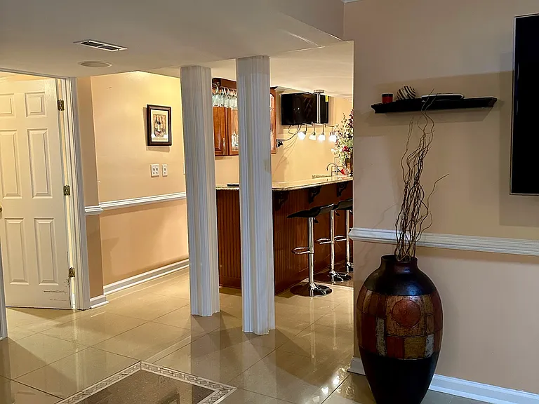 6909 Crossfield Ct — Photo 8