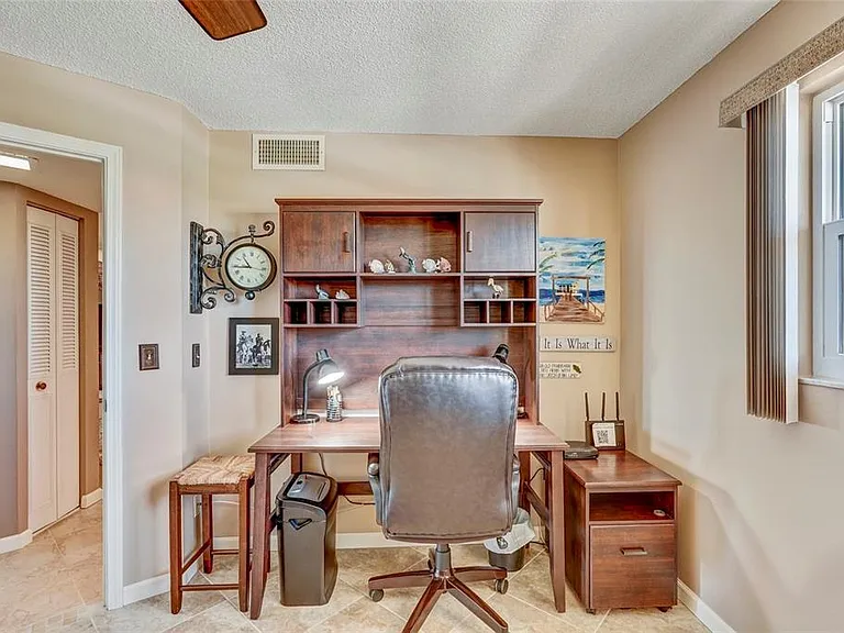 4040 Ironwood Cir #406F — Photo 23
