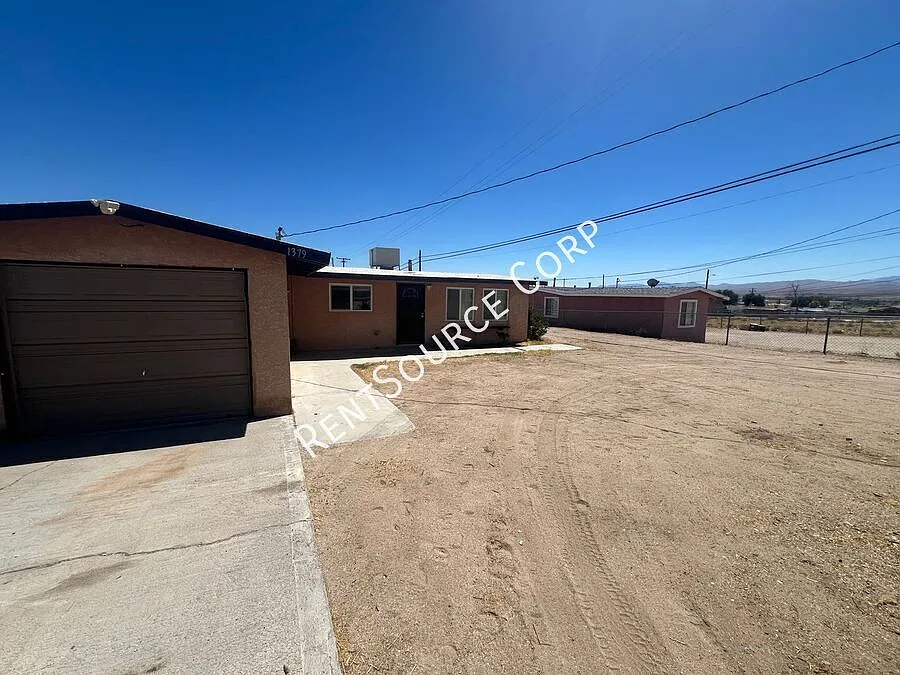 3 Bedroom Home For Rent in Barstow — Photo 2