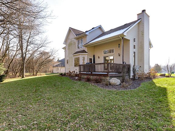 3rd image of 136 Sterling Ct