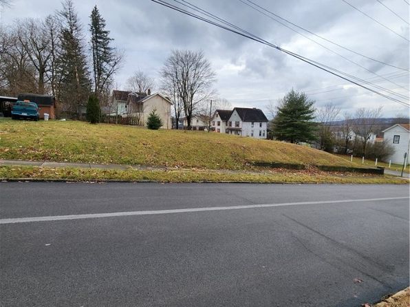 702 Court St, New Castle, PA 16101