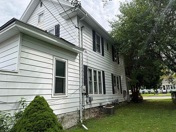 5th image of 992 N Church St