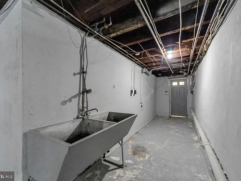 293 Wabash Ave — Photo 20