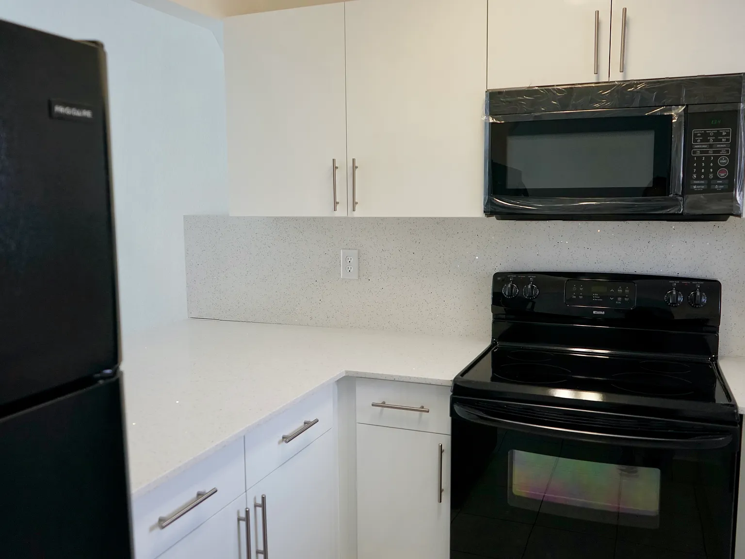2 bed, 870 sqft, $2,550 — Photo 1