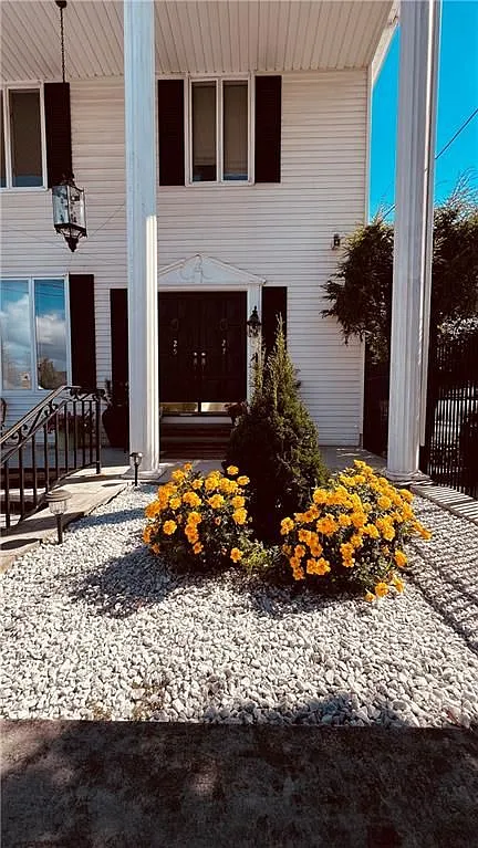2 bed, 1.0 bath, 1260 sqft, $2,000 — Photo 2