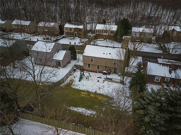 3rd image of 831 Glendale Ct