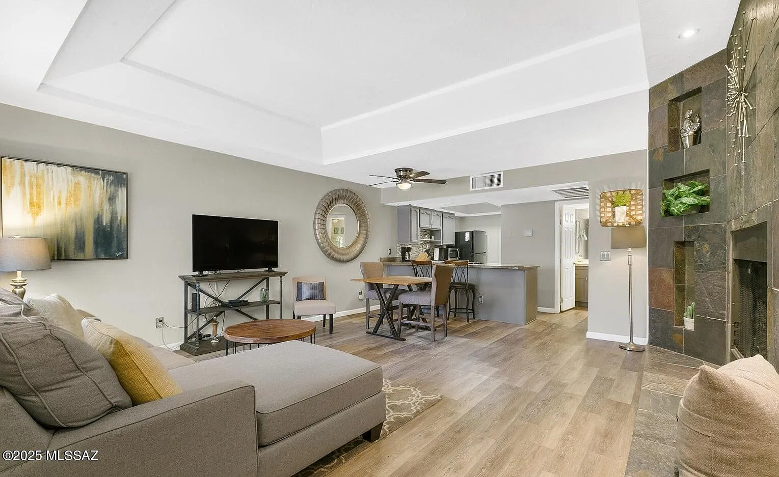 1 bed, 1.0 bath, 753 sqft, $1,800 — Photo 2