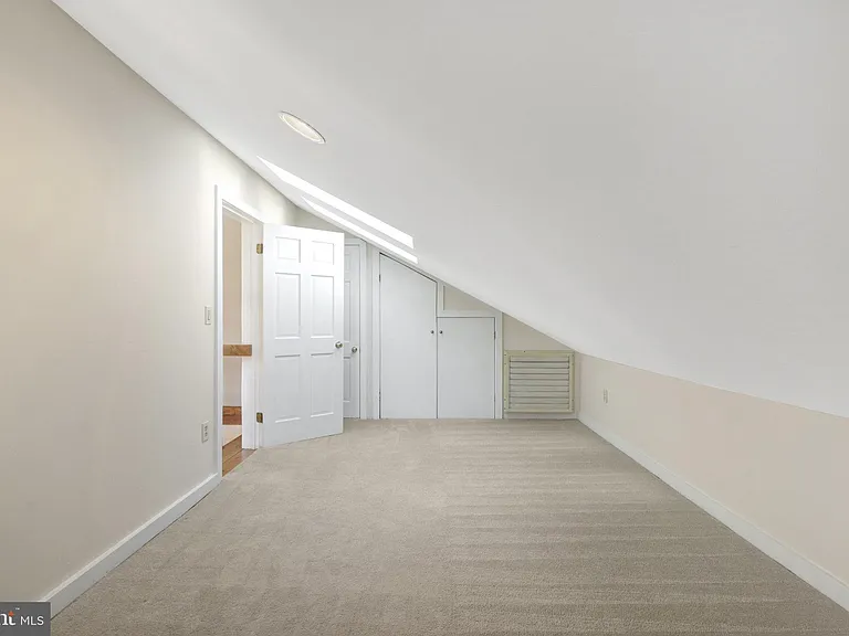 2031 Hillside Dr — Photo 76