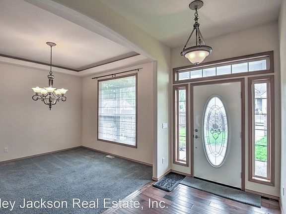 3rd image of 2636 18th Ave NE