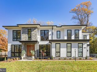 725 Lawton St, McLean, VA 22101