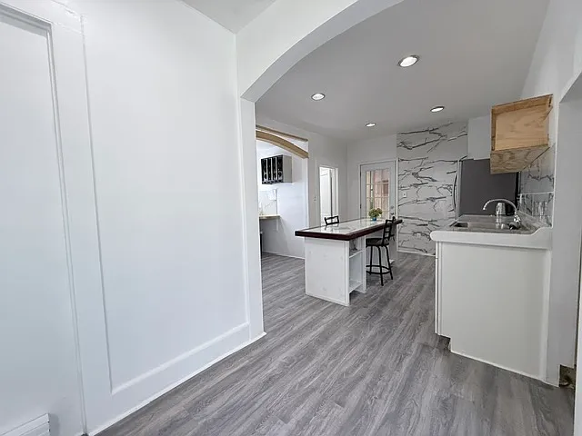 521 Sarah St — Photo 7