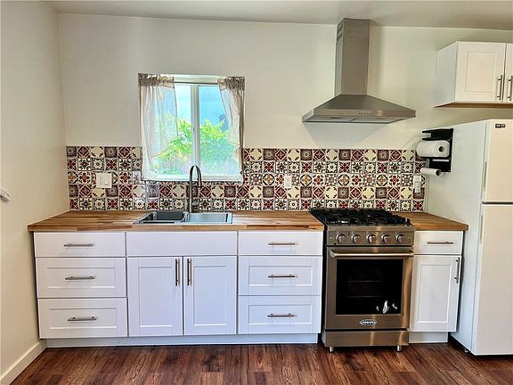 2nd image of 1304 W 48th St