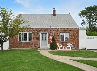 51 Schoolhouse Rd, Levittown, NY 11756