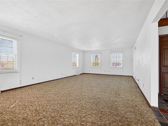 3rd image of 110 Spring Dr