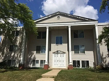 Ravenwood Rd Apartments Photo 1