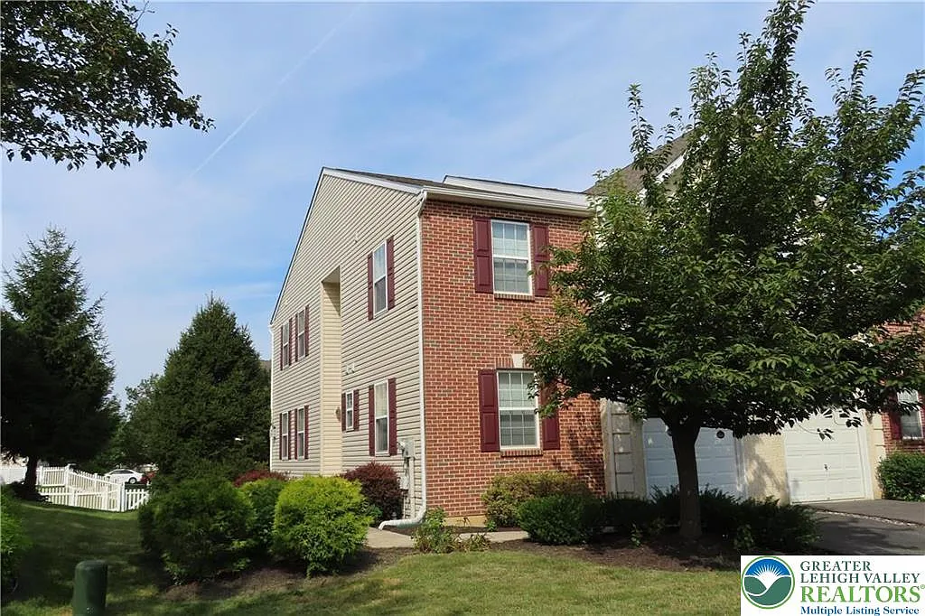 3 bed, 2.5 bath, 2030 sqft, $2,500 — Photo 1
