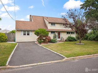 4 Farmbrook Dr, Old Bridge, NJ 08857