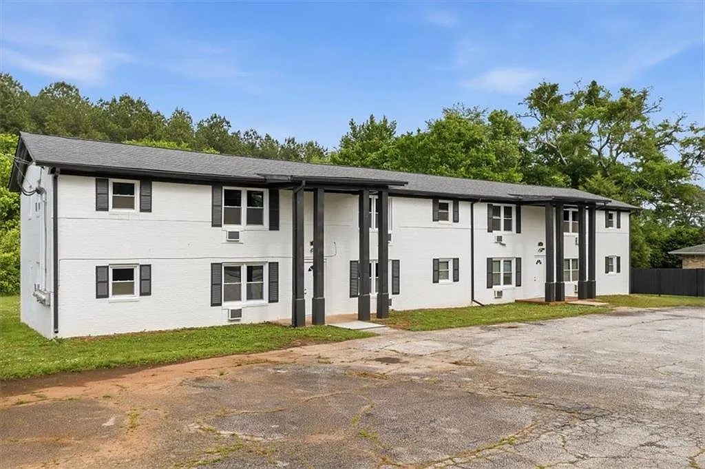 1 bed, 1.0 bath, $975 — Photo 2