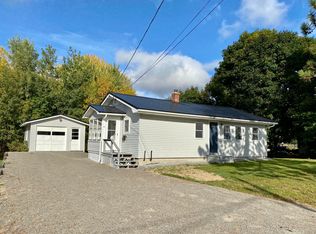 10 Libby St, Lincoln, ME 04457