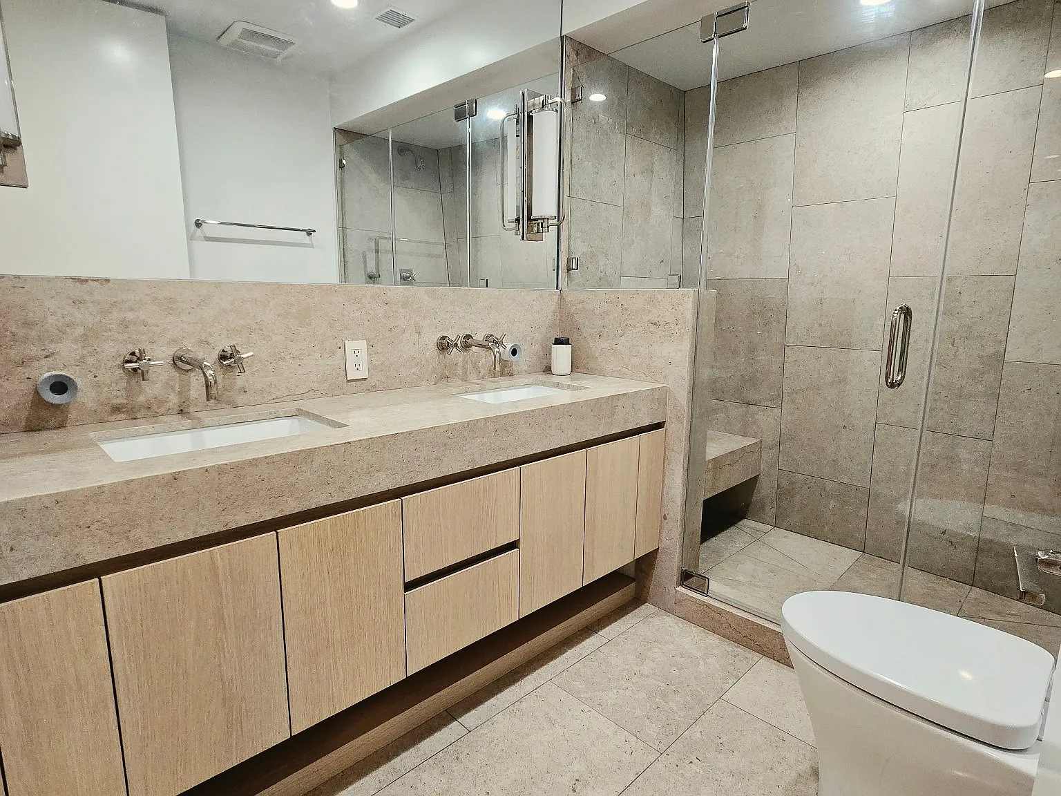 2 bed, 1695 sqft, $6,400 — Photo 3