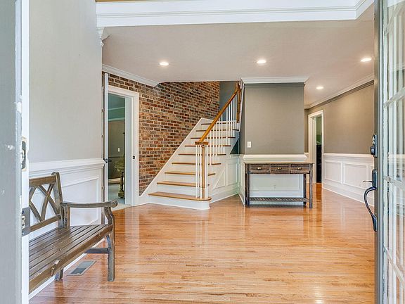 5th image of 45 Link Hills Cir