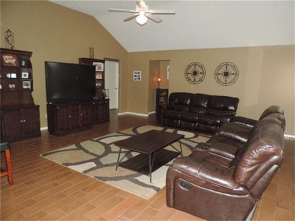 4th image of 15318 Hickory Dale St